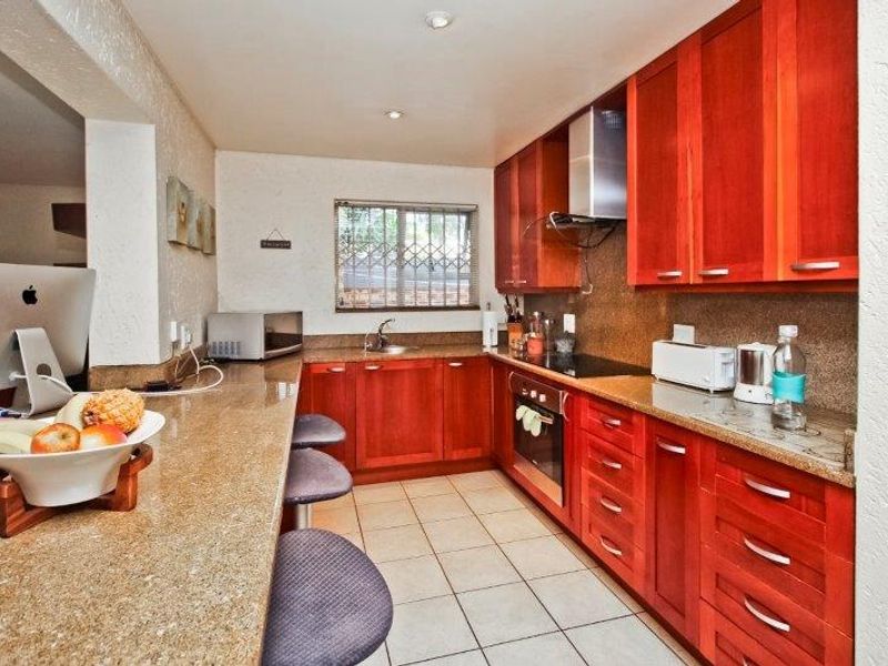 Sophisticated Living with Panoramic Views - Photo 2