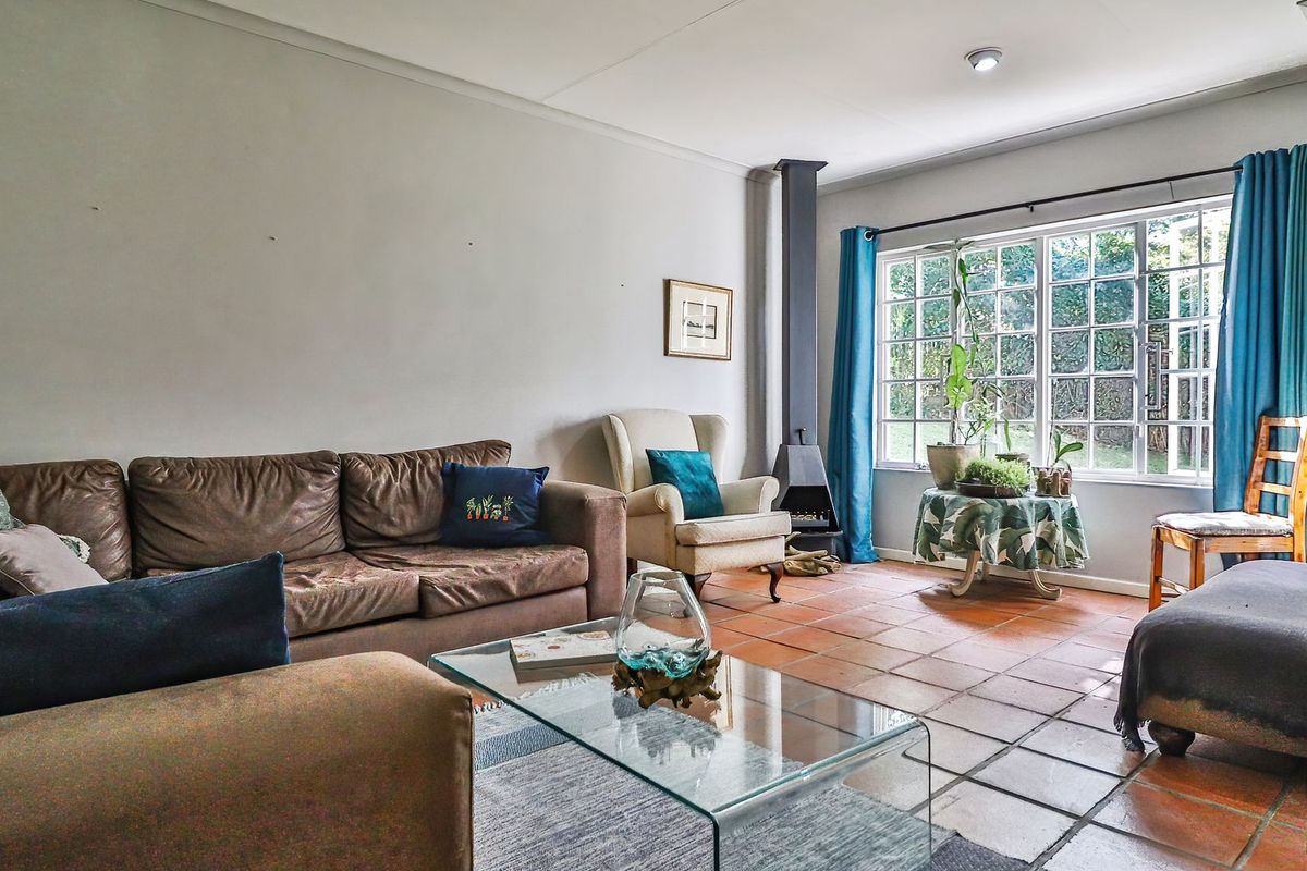 This charming little gem is the perfect and smartest investment to make today! - Photo 4