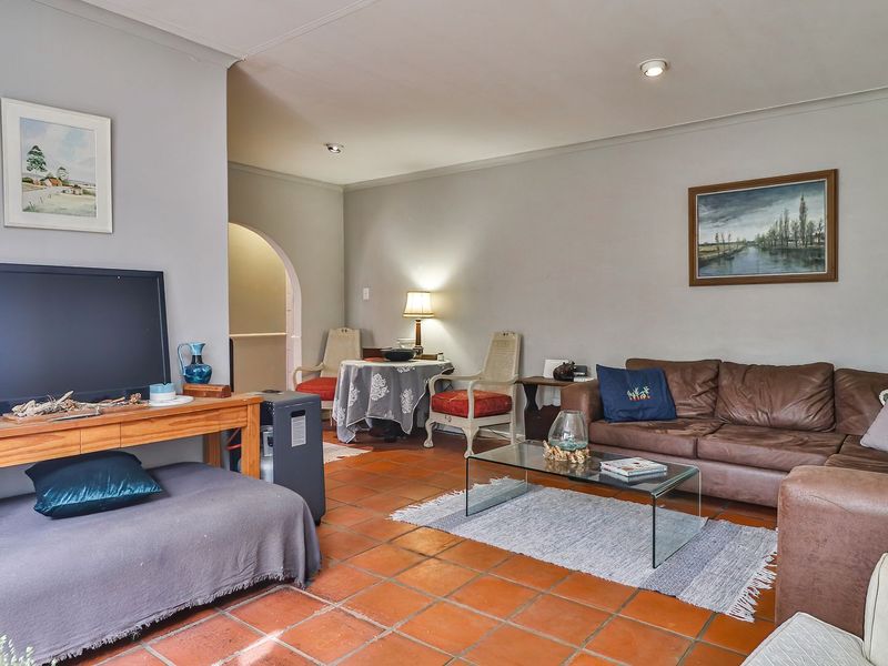 This charming little gem is the perfect and smartest investment to make today! - Photo 5