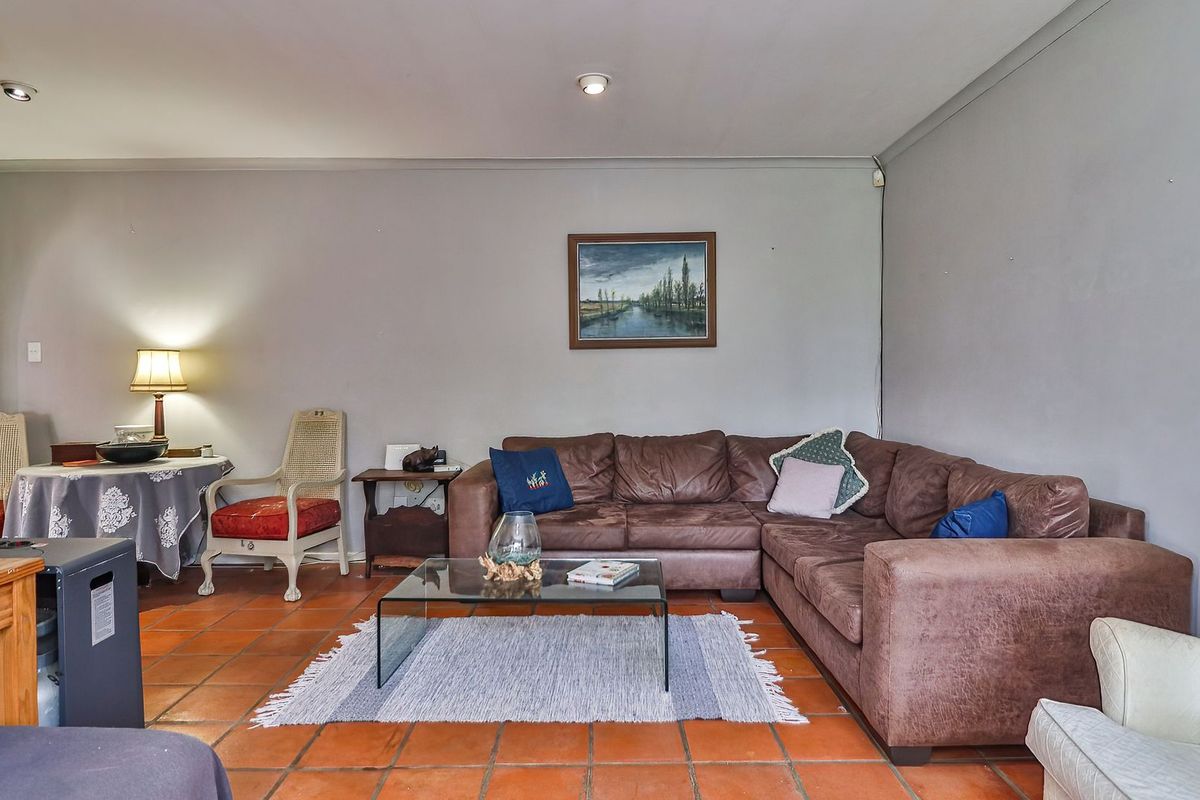 This charming little gem is the perfect and smartest investment to make today! - Photo 3
