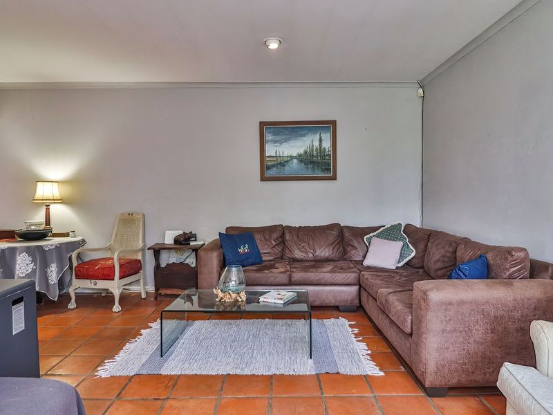 This charming little gem is the perfect and smartest investment to make today! - Photo 3