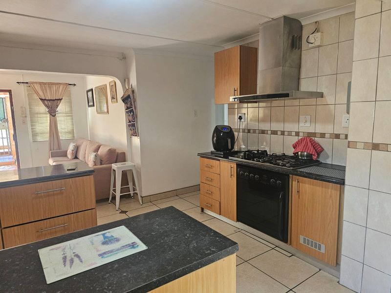 Spacious & Secure Family Home in Braelyn - Photo 3