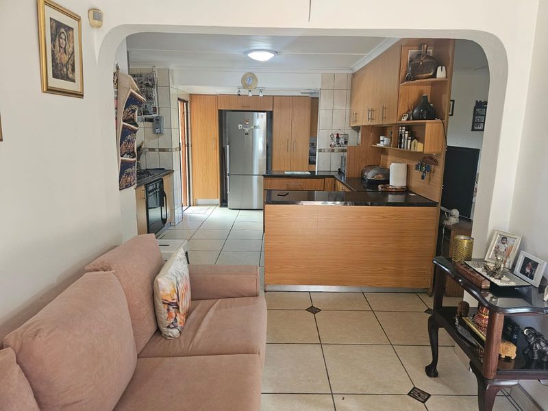 Spacious & Secure Family Home in Braelyn - Photo 4