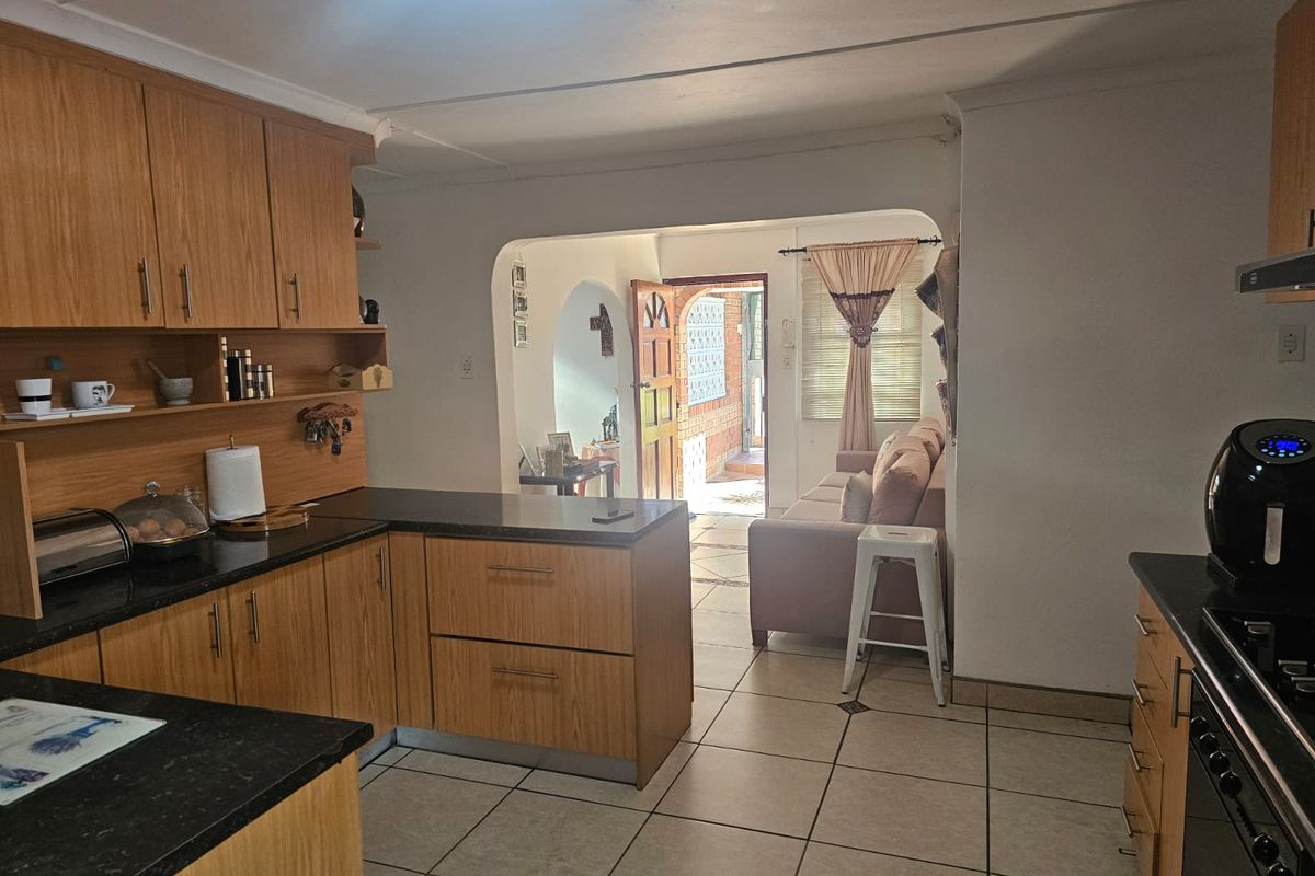 Spacious & Secure Family Home in Braelyn - Photo 2