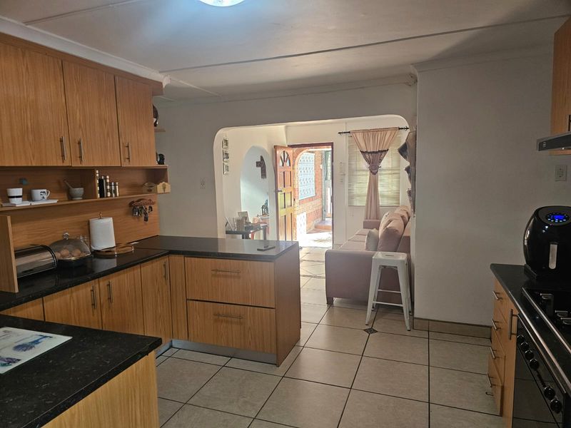 Spacious & Secure Family Home in Braelyn - Photo 2