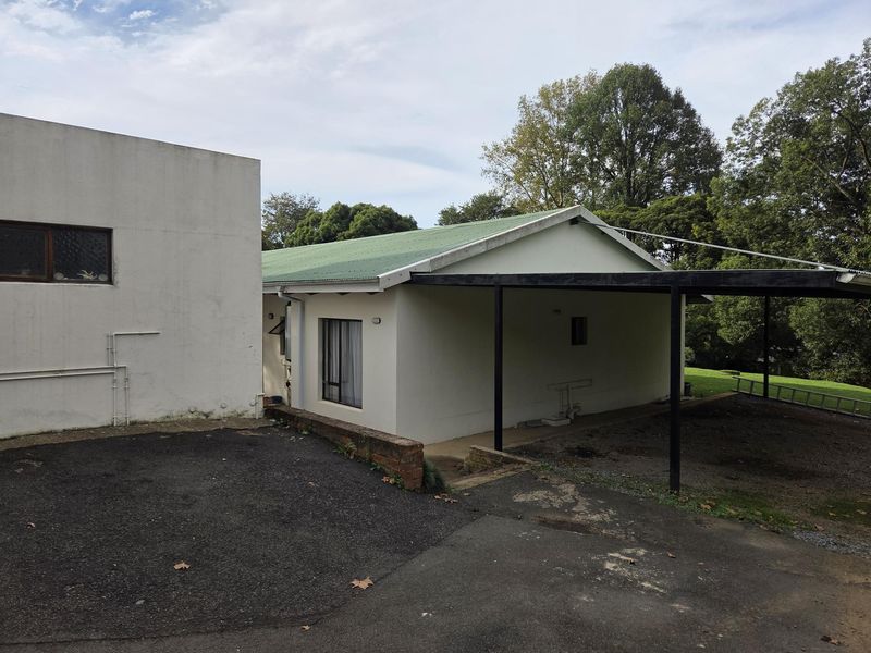Large Property and Plenty of Accommodation in Hilton - Photo 3