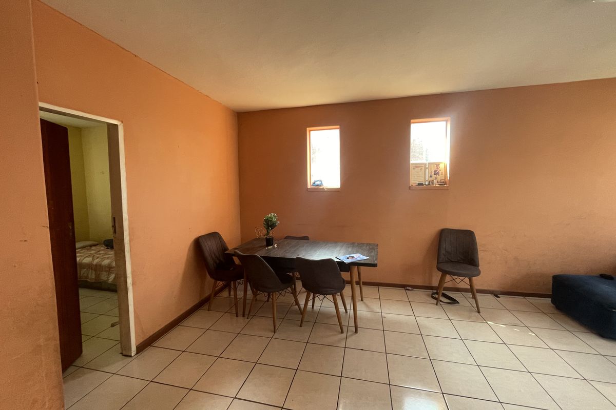 2 Bedroom Apartment in Vereeniging Central - Photo 5