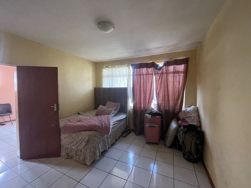 2 Bedroom Apartment in Vereeniging Central - Photo 8