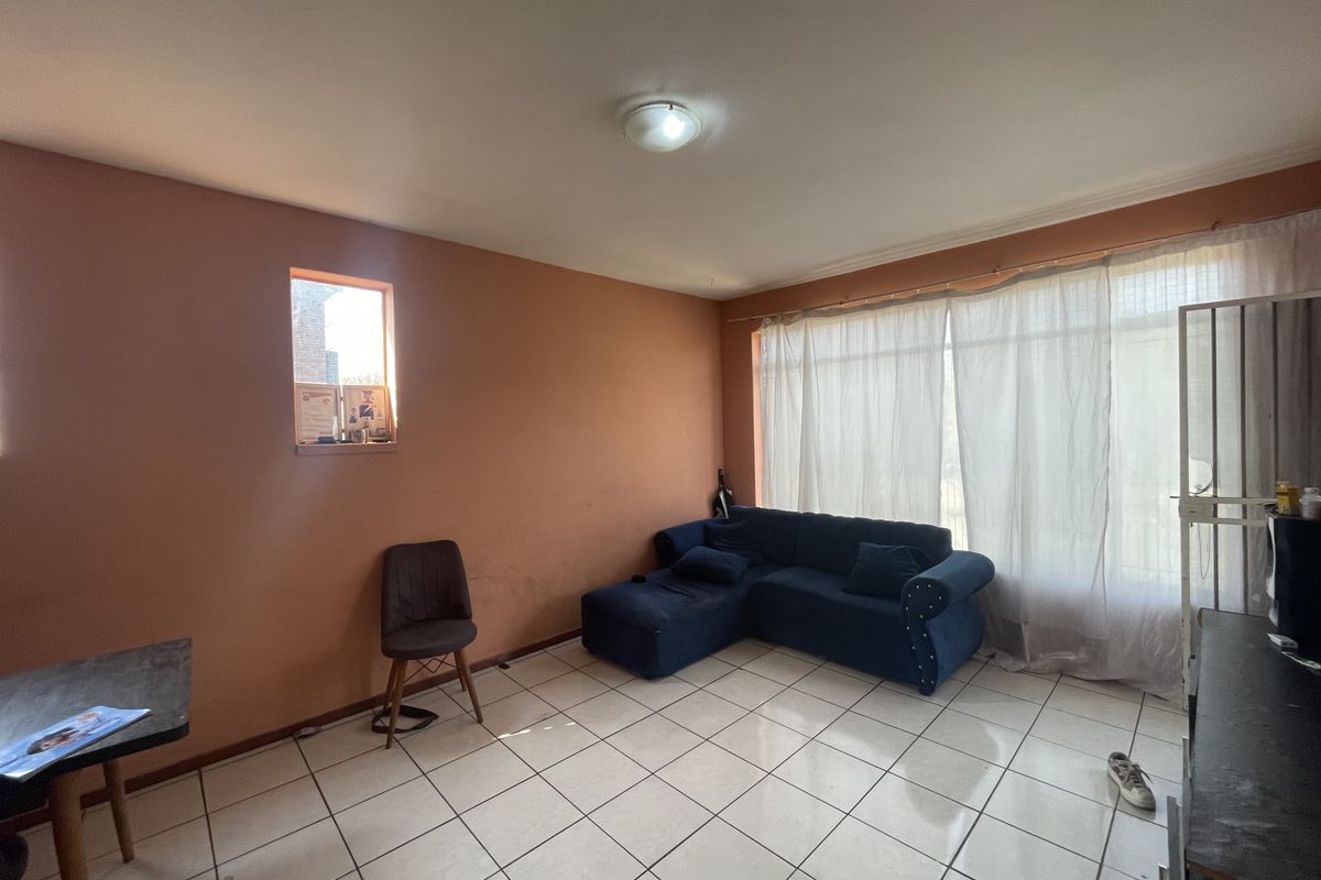 2 Bedroom Apartment in Vereeniging Central - Photo 3