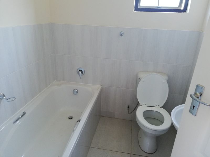 Neat & Secure 2 Bedroom Townhouse with Double Garage in Riverwood Eco Estate - Photo 4