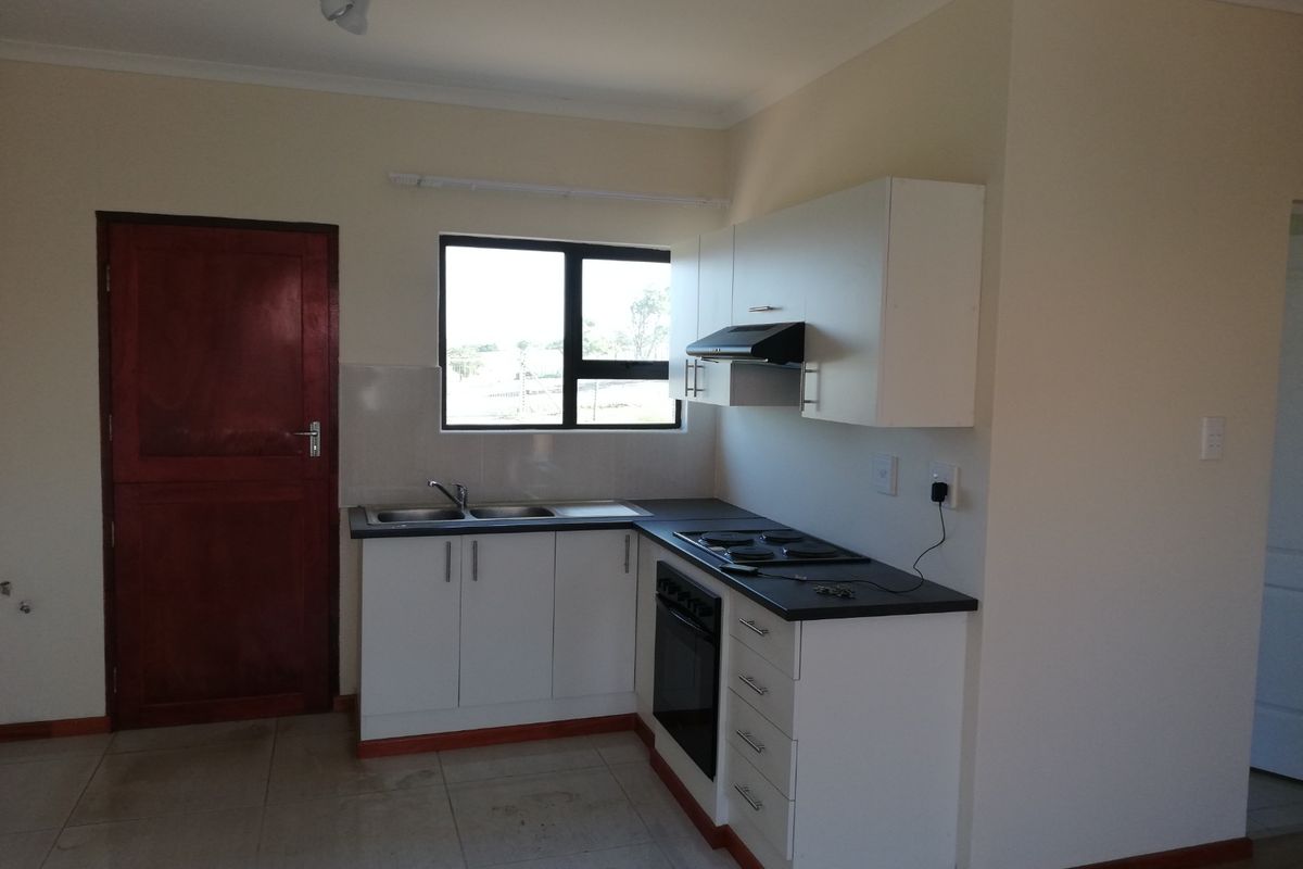 Neat & Secure 2 Bedroom Townhouse with Double Garage in Riverwood Eco Estate - Photo 2