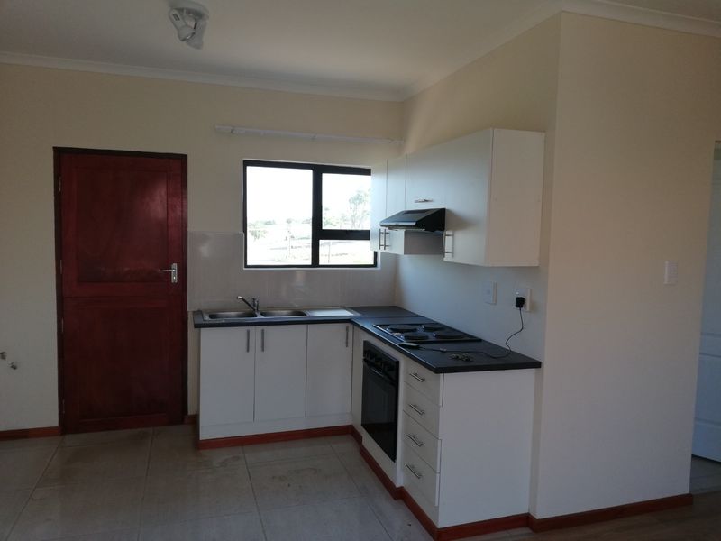 Neat & Secure 2 Bedroom Townhouse with Double Garage in Riverwood Eco Estate - Photo 2