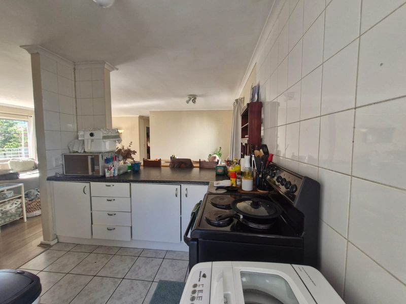 Spacious 3-Bedroom Family Home With a Garage! - Photo 10