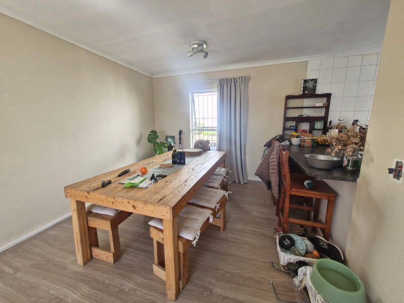 Spacious 3-Bedroom Family Home With a Garage! - Photo 7