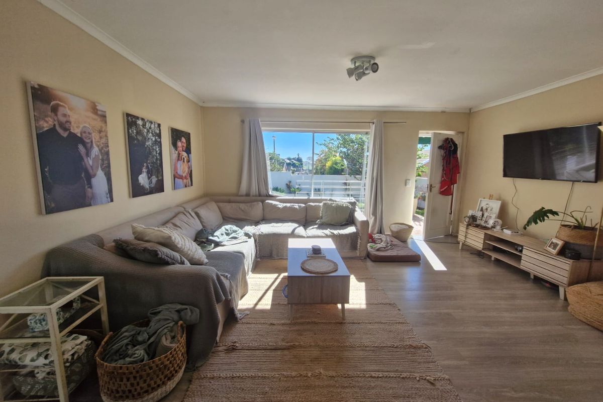 Spacious 3-Bedroom Family Home With a Garage! - Photo 4
