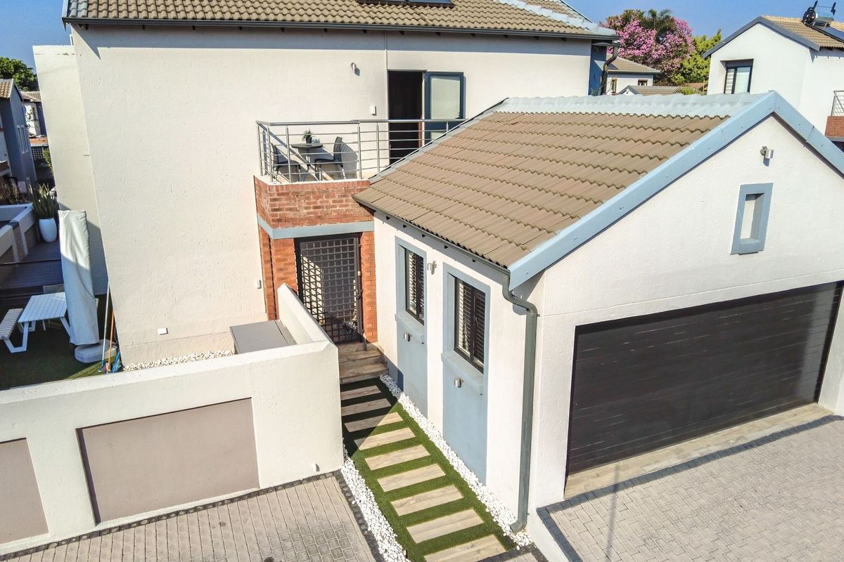 3Bdr House in Estate PLUS it comes fully furnished and to be sold as is!! - Photo 2