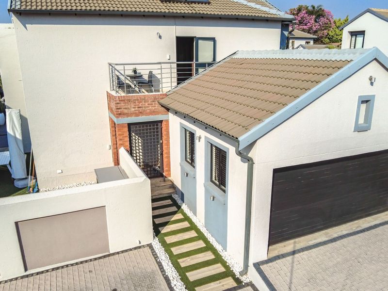 3Bdr House in Estate PLUS it comes fully furnished and to be sold as is!! - Photo 2