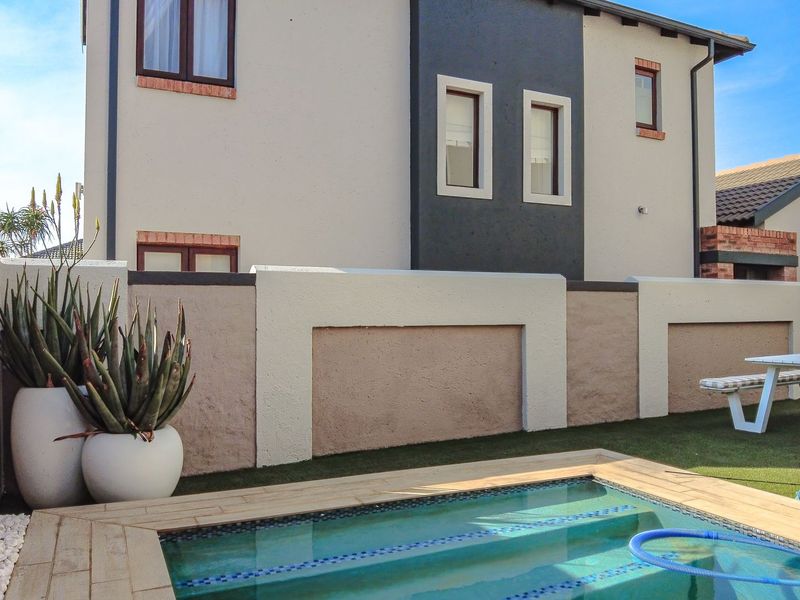3Bdr House in Estate PLUS it comes fully furnished and to be sold as is!! - Photo 3
