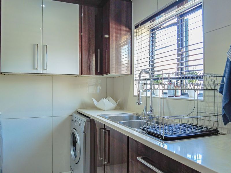 3Bdr House in Estate PLUS it comes fully furnished and to be sold as is!! - Photo 10
