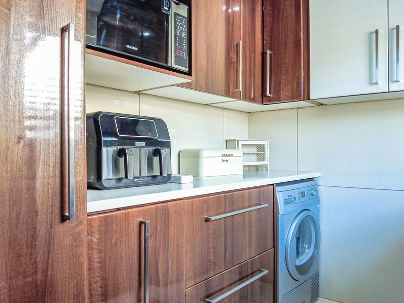 3Bdr House in Estate PLUS it comes fully furnished and to be sold as is!! - Photo 9