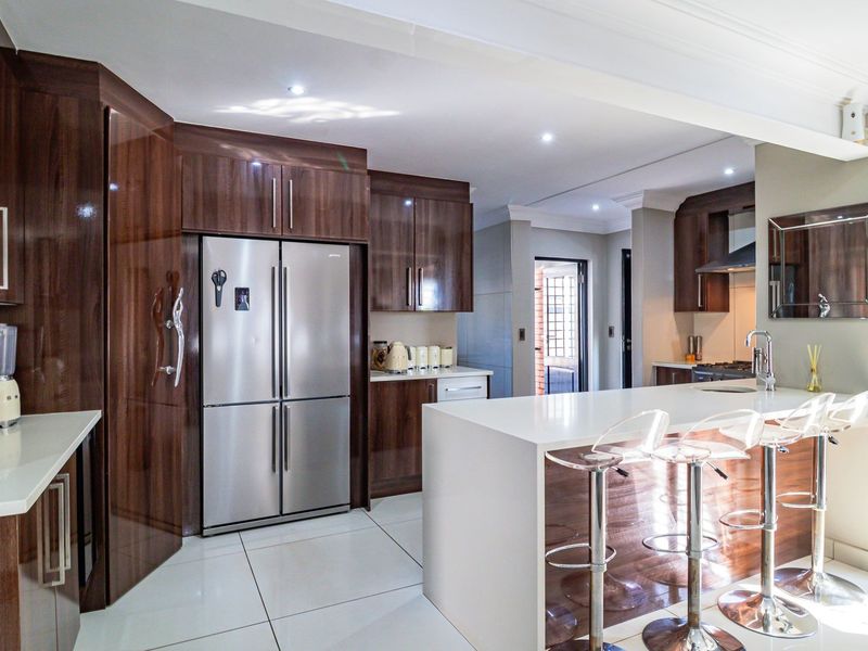 3Bdr House in Estate PLUS it comes fully furnished and to be sold as is!! - Photo 7