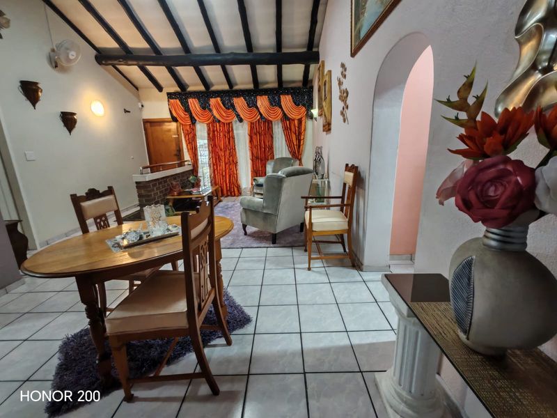 Spacious Family Home with Bonus Flat and Entertainment Appeal - Photo 9
