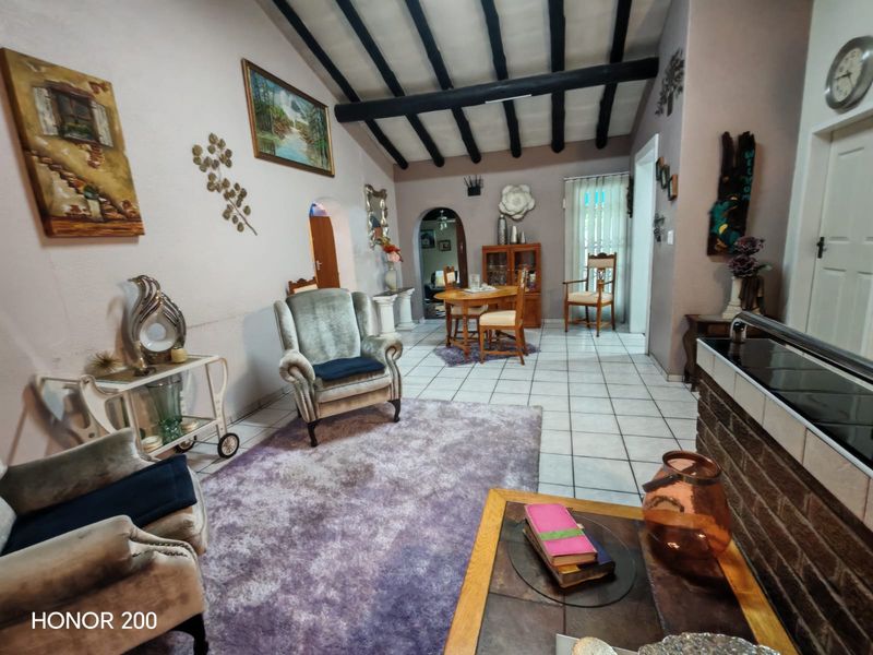 Spacious Family Home with Bonus Flat and Entertainment Appeal - Photo 8