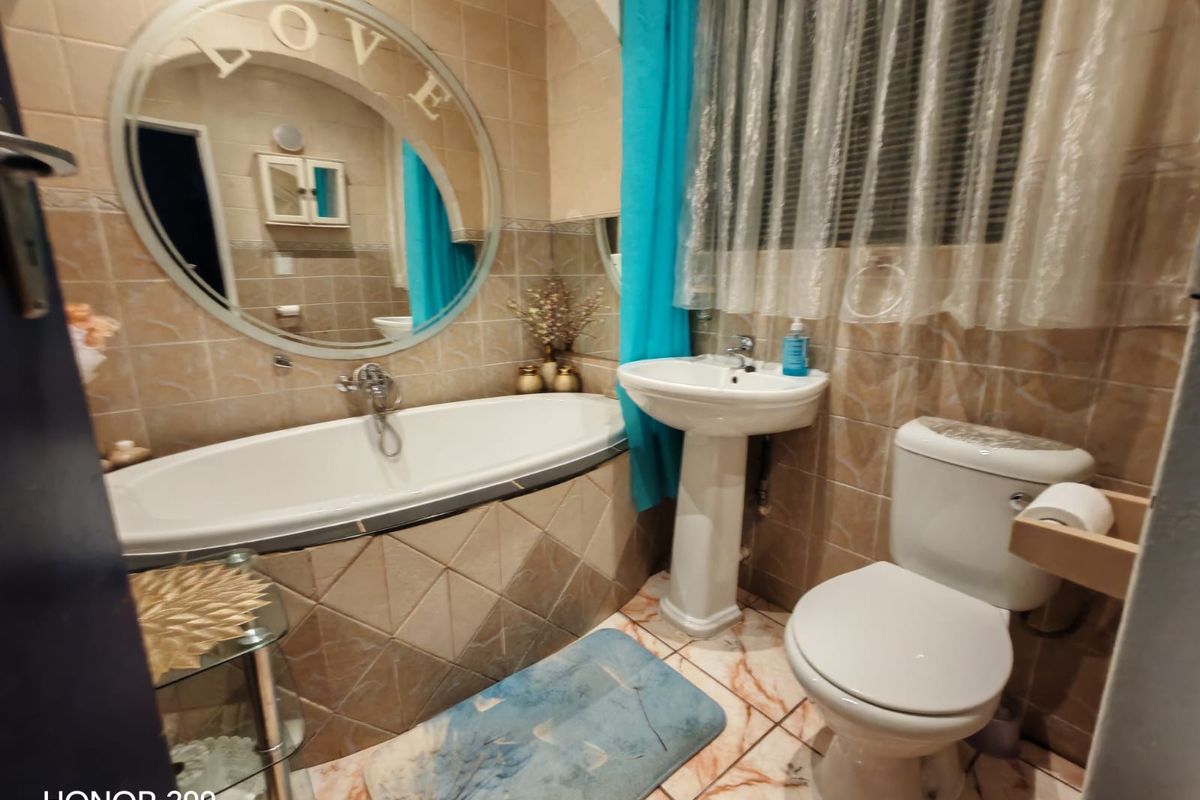 Spacious Family Home with Bonus Flat and Entertainment Appeal - Photo 4