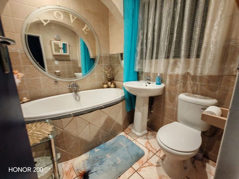 Spacious Family Home with Bonus Flat and Entertainment Appeal - Photo 4