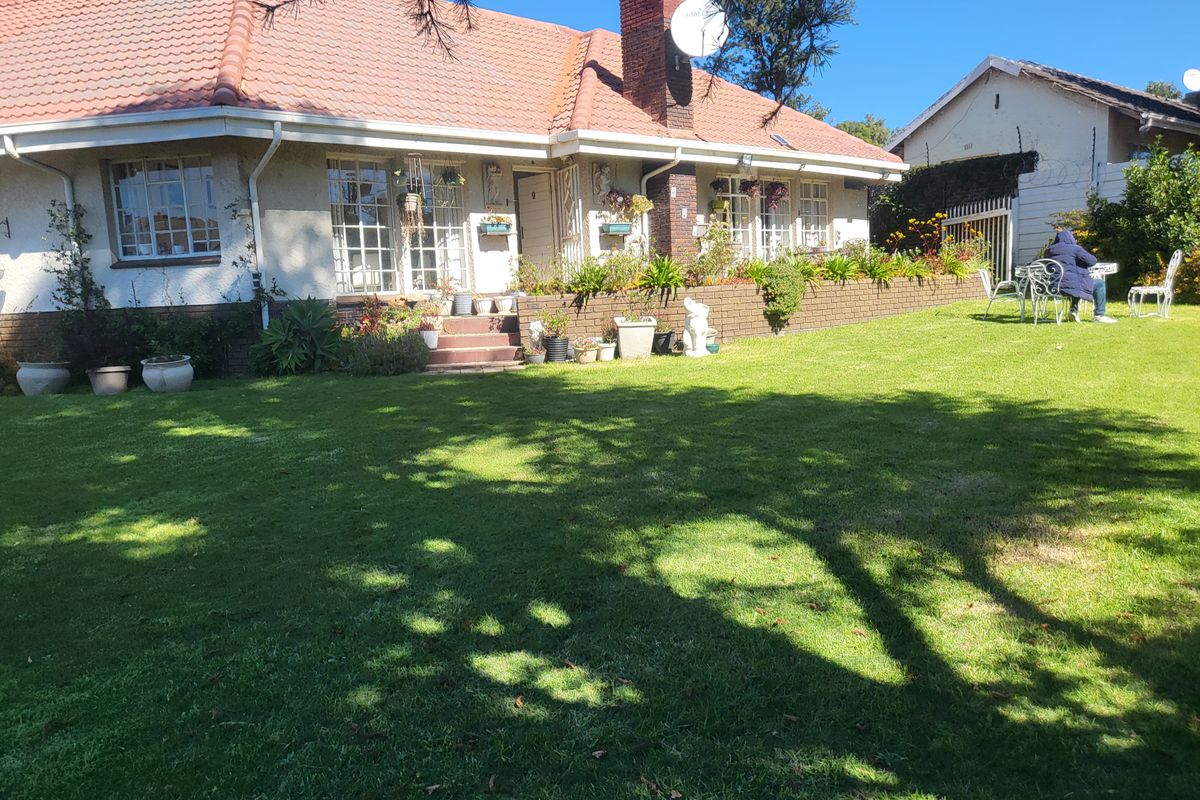 Spacious 3-Beds Family Home in Quiet & Safe Mondeor for sale - Photo 4