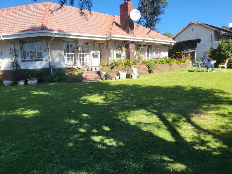 Spacious 3-Beds Family Home in Quiet & Safe Mondeor for sale - Photo 4