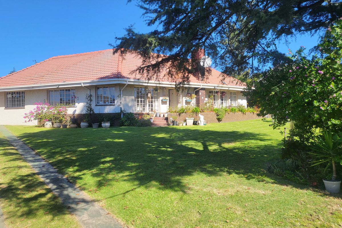 Spacious 3-Beds Family Home in Quiet & Safe Mondeor for sale - Photo 2