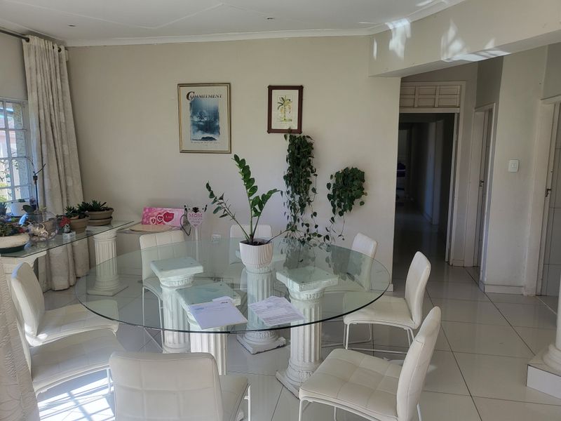 Spacious 3-Beds Family Home in Quiet & Safe Mondeor for sale - Photo 7