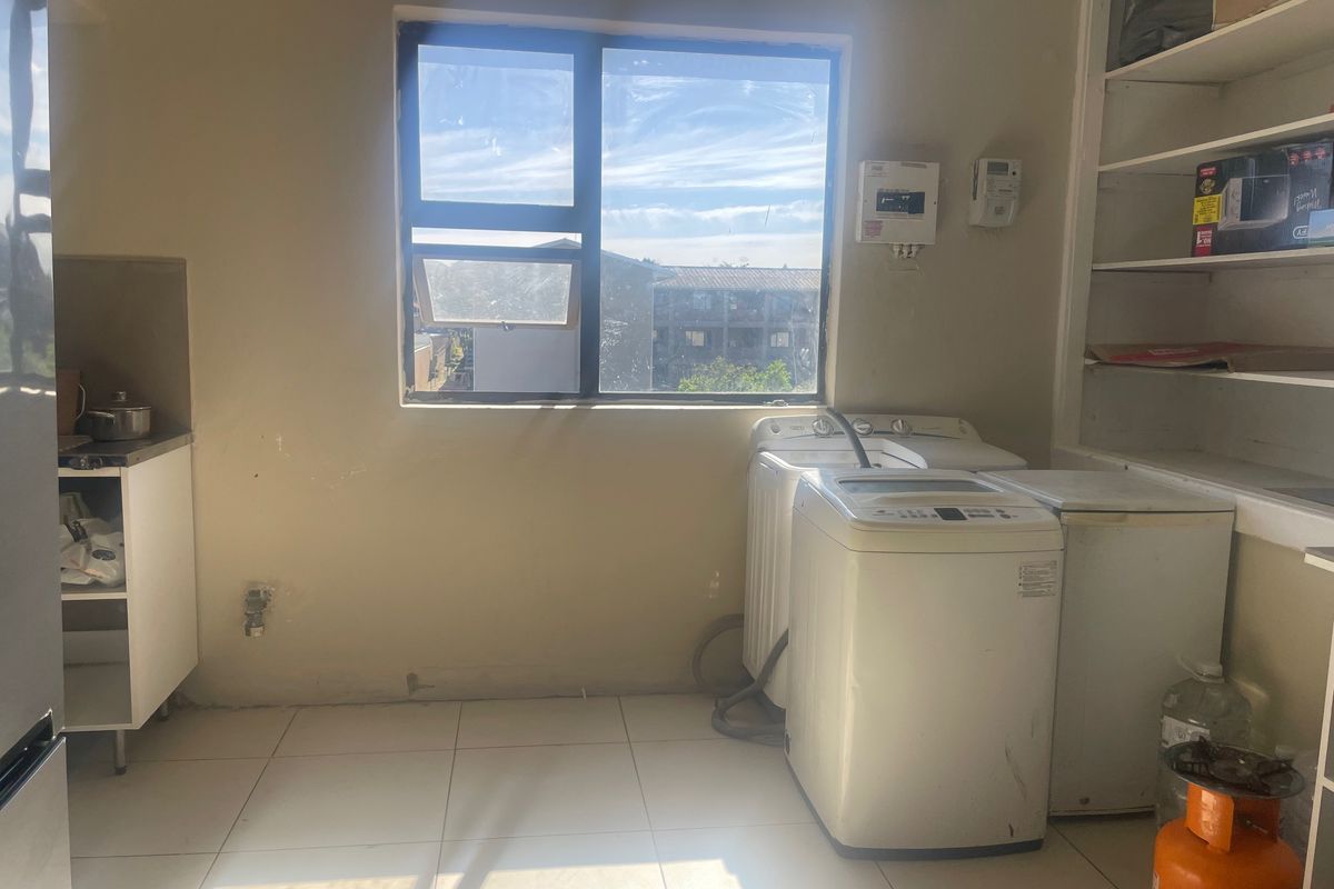 Steal of a Deal –  2 Bedroom Flat at an Unbeatable Price - Photo 4
