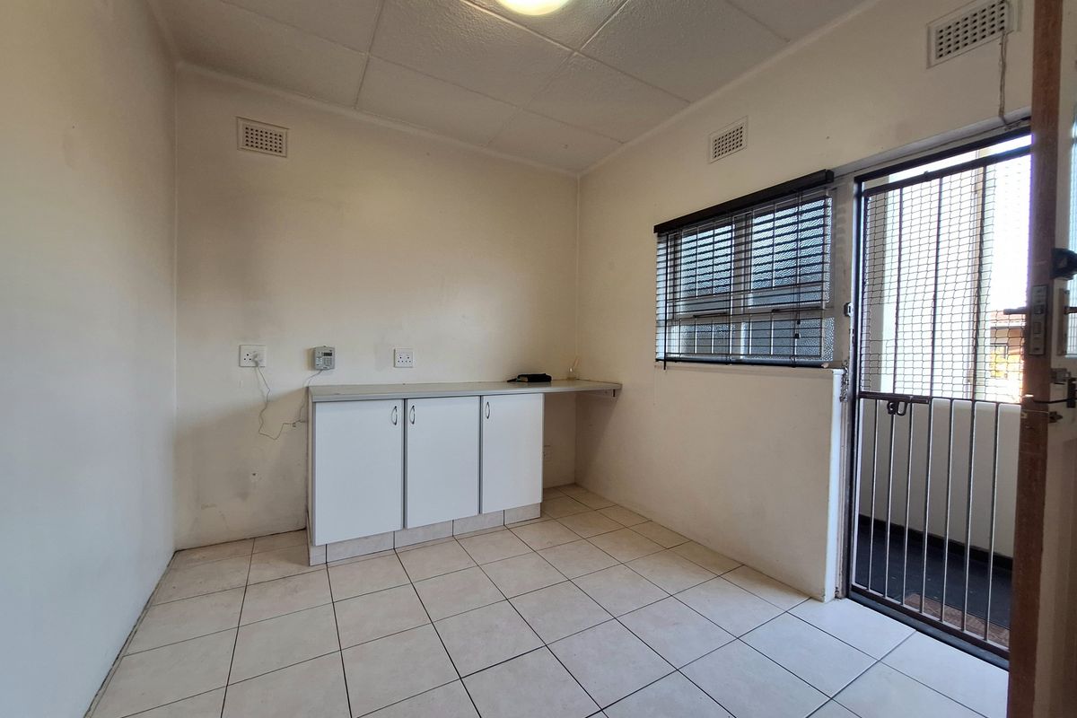 Flat For Sale In Durban - Photo 3