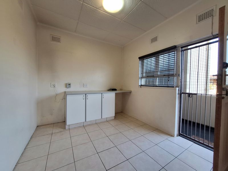 Flat For Sale In Durban - Photo 3