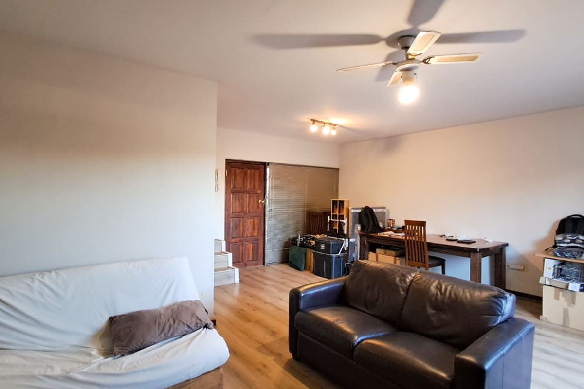 Spacious and well-maintained 3-bedroom townhouse ! - Photo 4