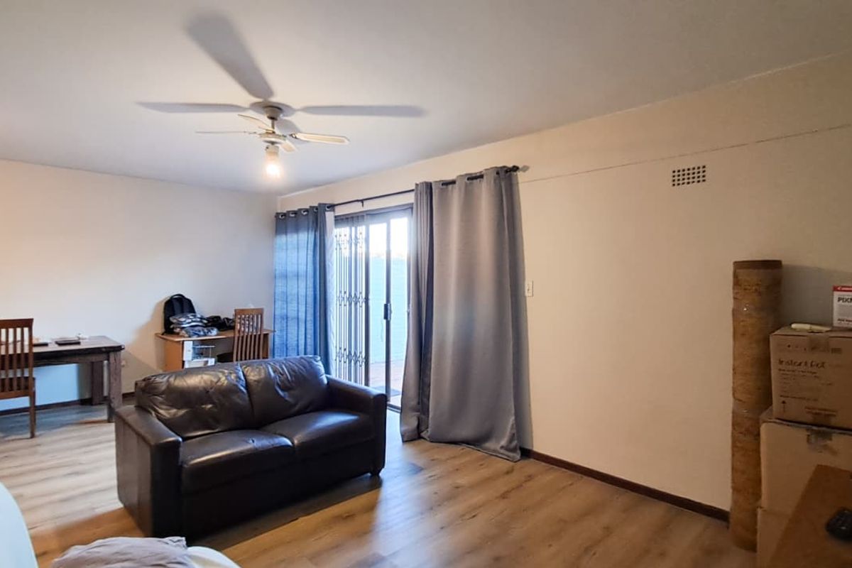Spacious and well-maintained 3-bedroom townhouse ! - Photo 3