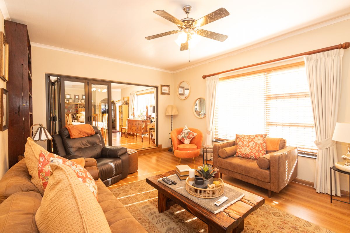 Spacious 5 Bedroom Family Home in Sought-After Brackenfell Ferndale - Photo 5