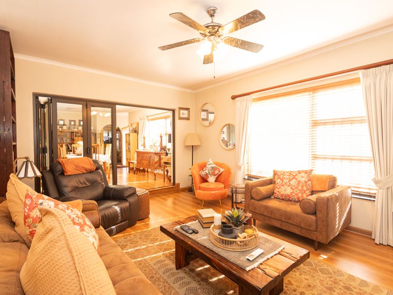 Spacious 5 Bedroom Family Home in Sought-After Brackenfell Ferndale - Photo 5