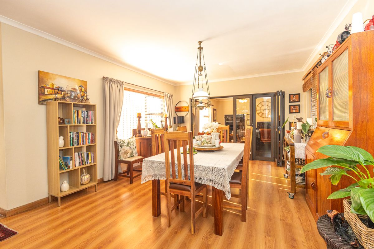 Spacious 5 Bedroom Family Home in Sought-After Brackenfell Ferndale - Photo 3