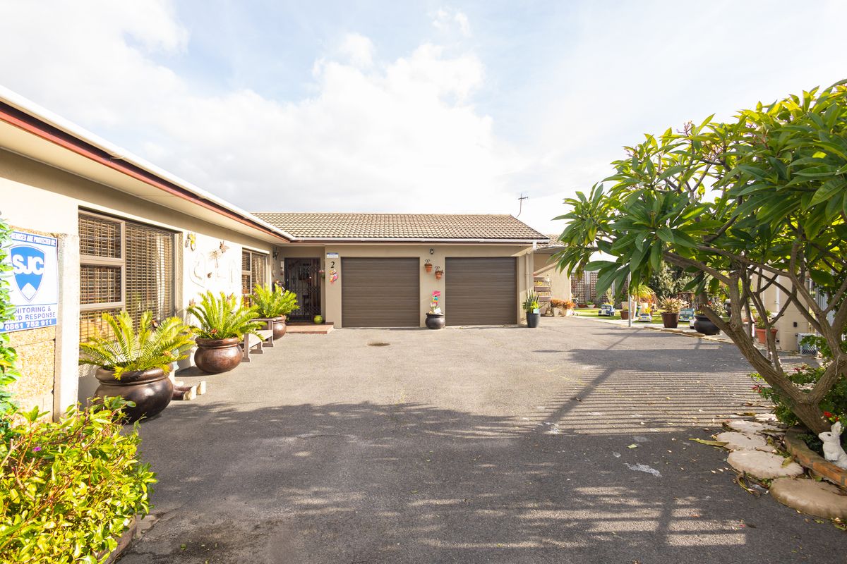 Spacious 5 Bedroom Family Home in Sought-After Brackenfell Ferndale - Photo 2
