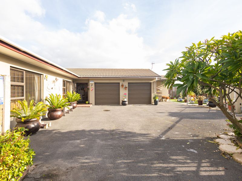 Spacious 5 Bedroom Family Home in Sought-After Brackenfell Ferndale - Photo 2