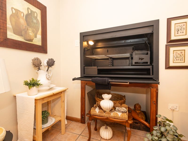 Spacious 5 Bedroom Family Home in Sought-After Brackenfell Ferndale - Photo 7
