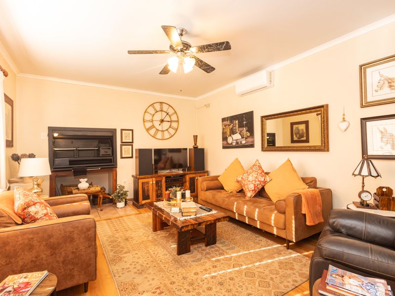 Spacious 5 Bedroom Family Home in Sought-After Brackenfell Ferndale - Photo 6