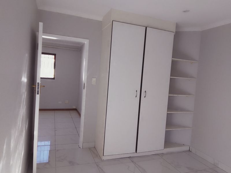 Spacious 2‐Bed, 2‐Bath Home with Double Garage & Garden – Halfway Gardens - Photo 10