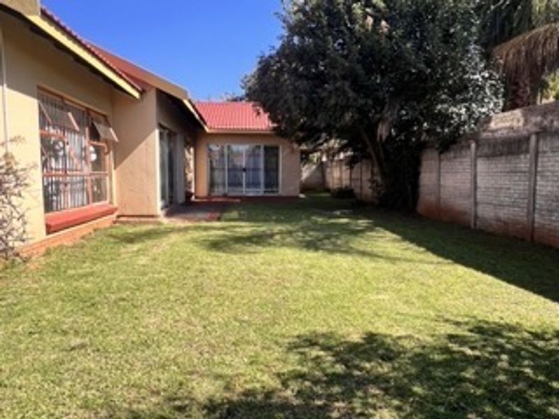 Spacious Family Home with Income-Generating Flatlet - Photo 2