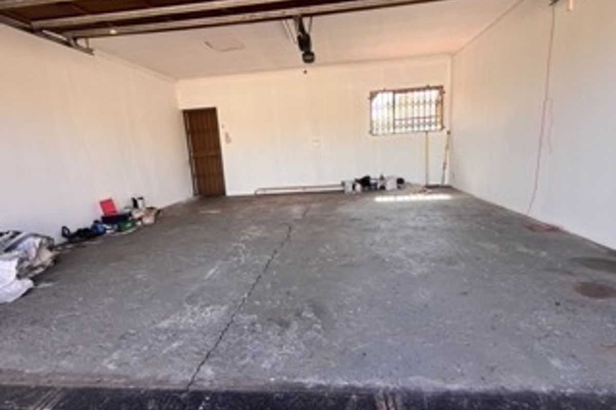 Spacious Family Home with Income-Generating Flatlet - Photo 4