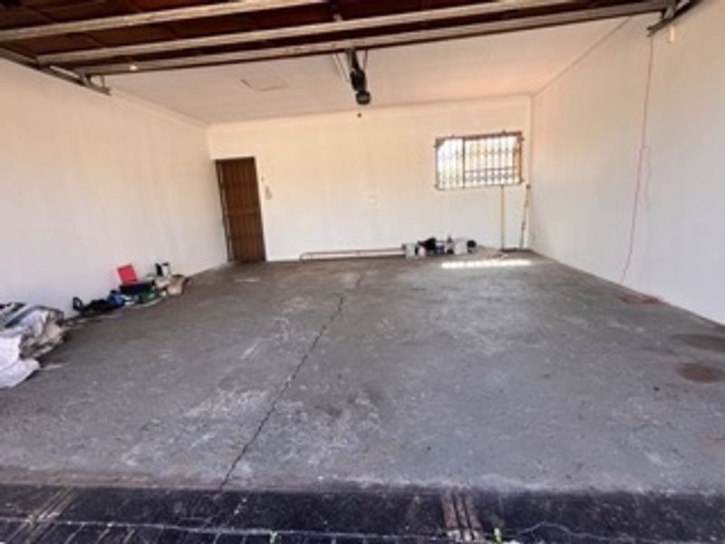 Spacious Family Home with Income-Generating Flatlet - Photo 4