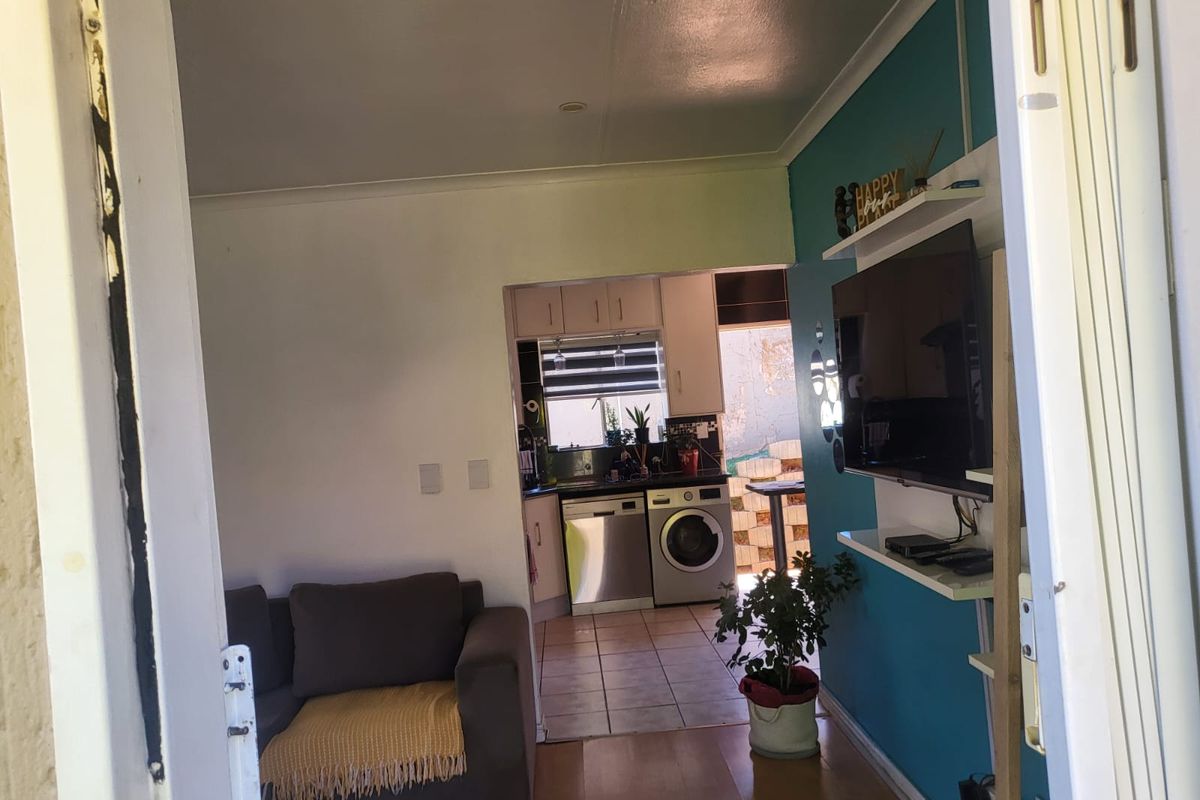 Modern 3 Bedroom Townhouse for Sale in Ridgeway Gardens - Photo 3